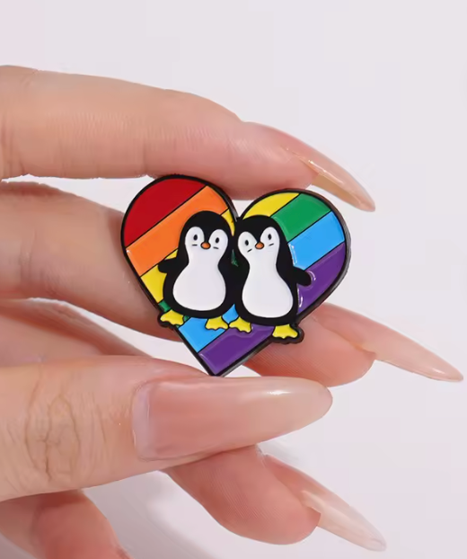 Regenbogen Pinguin Pin – LGBTQ+ Pride Anstecknadel Herz