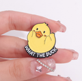 What the Duck – süßer Enten Pin für Rucksack, Kleidung & Accessoires