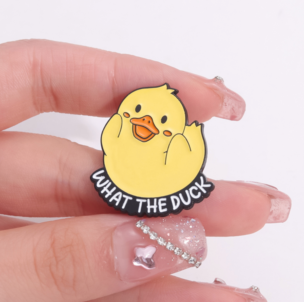 What the Duck – süßer Enten Pin für Rucksack, Kleidung & Accessoires